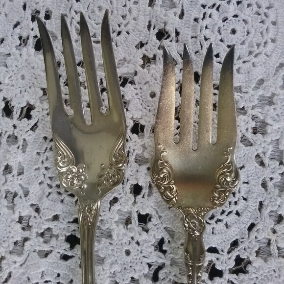 Antique Ornate Meat Forks Set of 2 Embossed Silver Plated Serving Flatware - Picture 7 of 8
